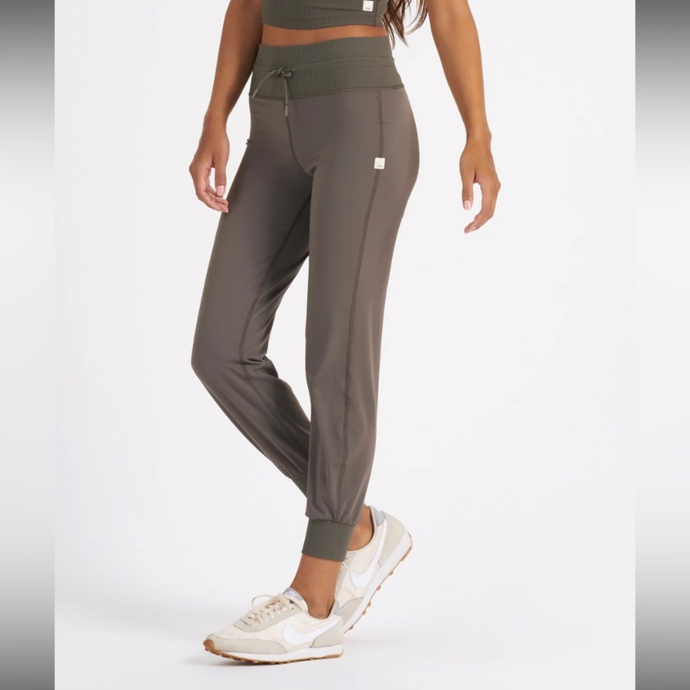 Women's Vuori Daily Jogger Oregano